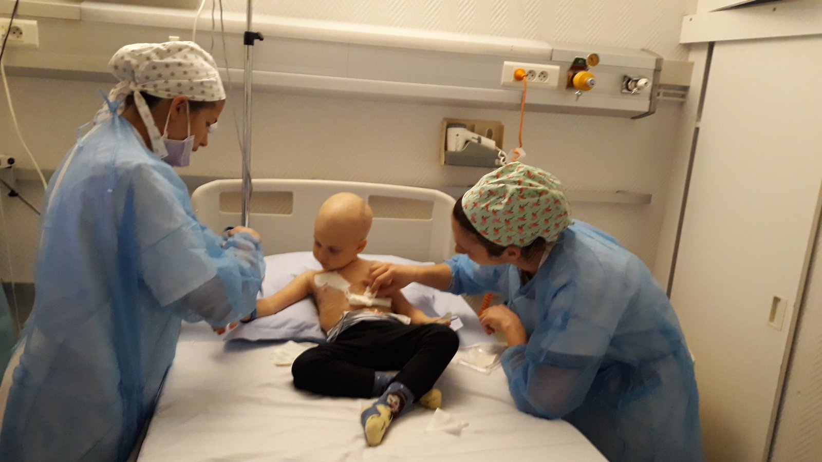 Недостаје 85.000 евра: Ово је Петра Ђорђевић (3), лекари су рекли да ће умрети за два дана, а данас бије животну битку у Паризу (ФОТО)